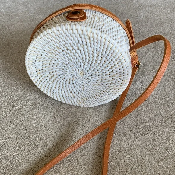 Crossbody Round White and Tan Woven Bag - Picture 5 of 9